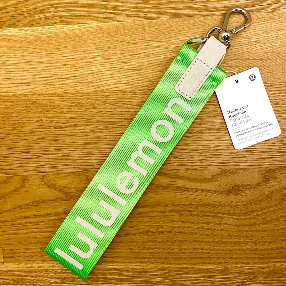 👽💚 Lululemon Never Lost Keychain Scream Green - Picture 1 of 4